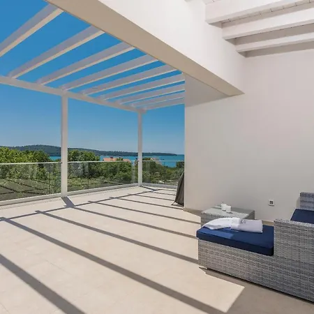 Luna Villa